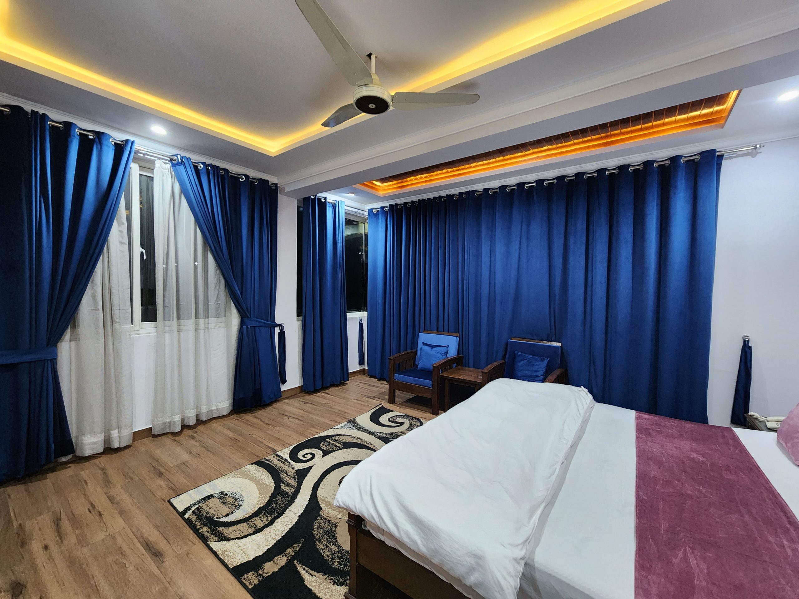 master room with corner view